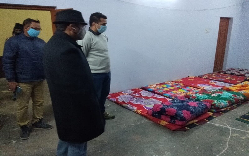 Banda DM Anand Kumar Singh inspected Ranbasera at night and saw situation, even distributed blankets