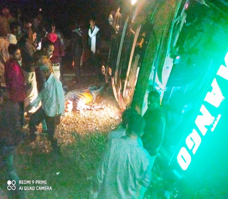 Luxury bus overturned from Banda to Satna, one dead - many injured