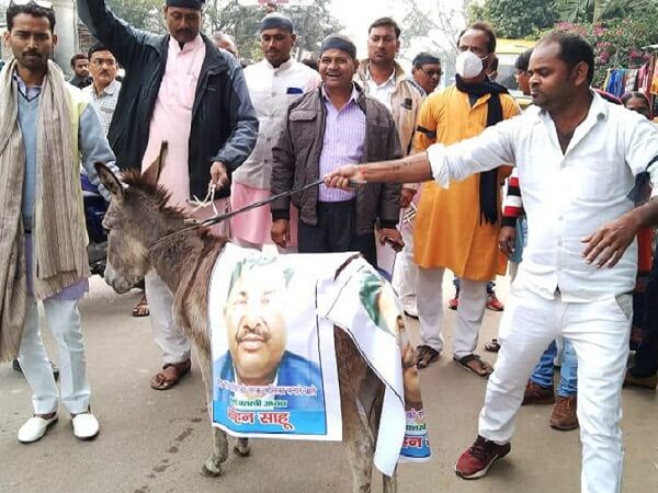 Banda : Councilor's display on donkey was poster of the councilor