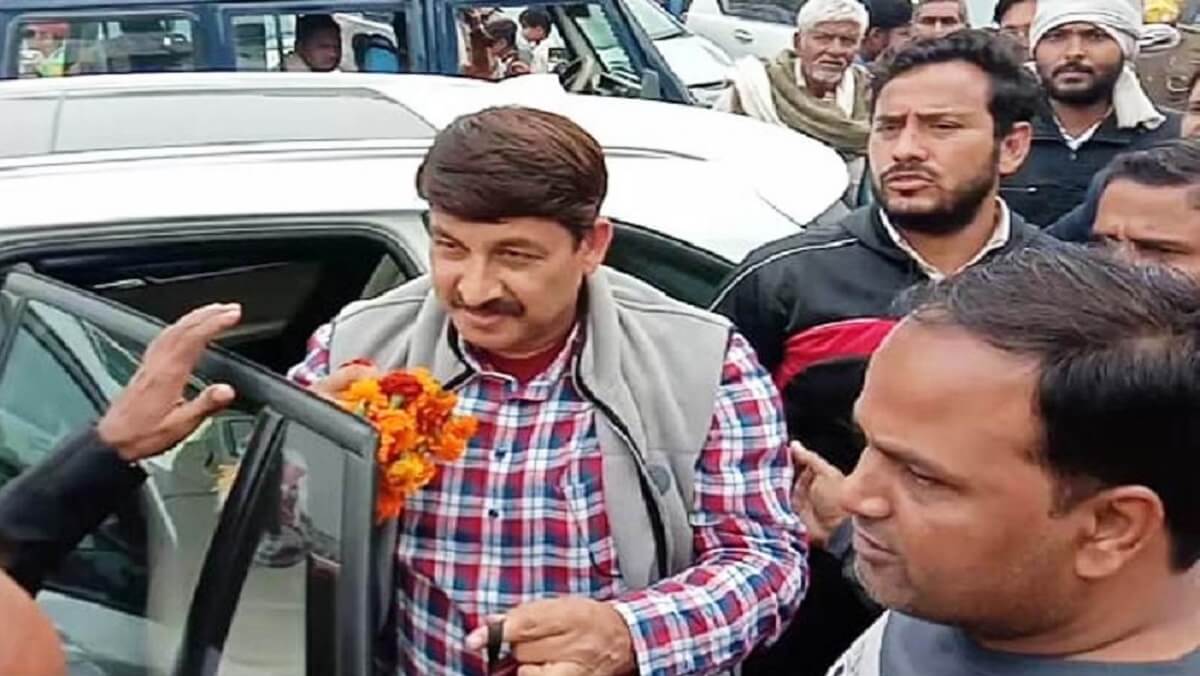 Bhojpuri film and BJP leader actor Manoj Tiwari arrives in Banda's Simouni