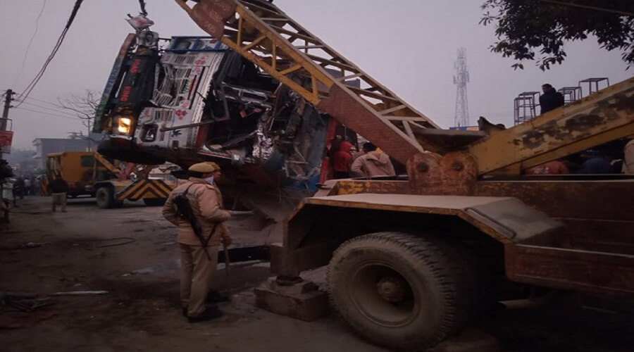 Truck overturns on Scarpies in Kaushambi, 8 people dead