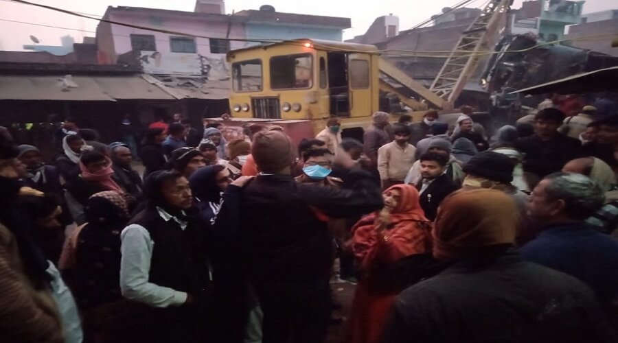 Truck overturns on Scarpies in Kaushambi, 8 people dead