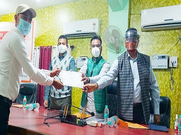 MLA-Commissioner and DM held a meeting with newly appointed tube well operators