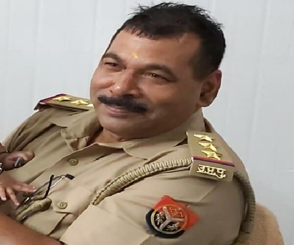 Kotwal Jai Shyam Shukla takes charge as new city inspector in Banda