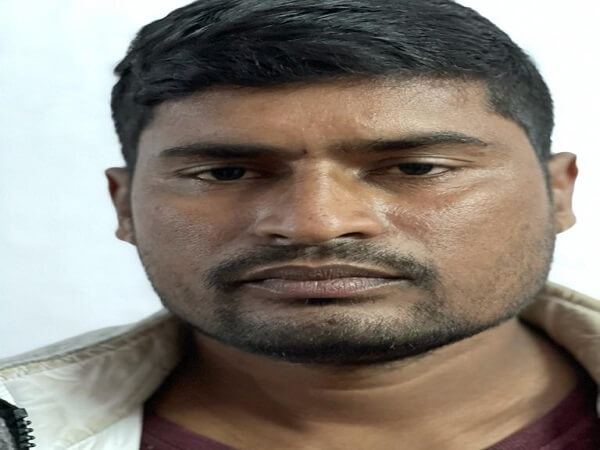 Big Breaking : Notorious Somchand, main accused of triple murder of constable  family, arrested in Banda by SOG