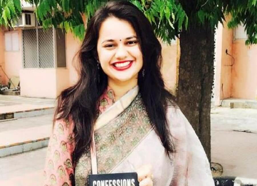 IAS Topper Tina studying Hanuman Chalisa after her divorce petition from her husband Athar