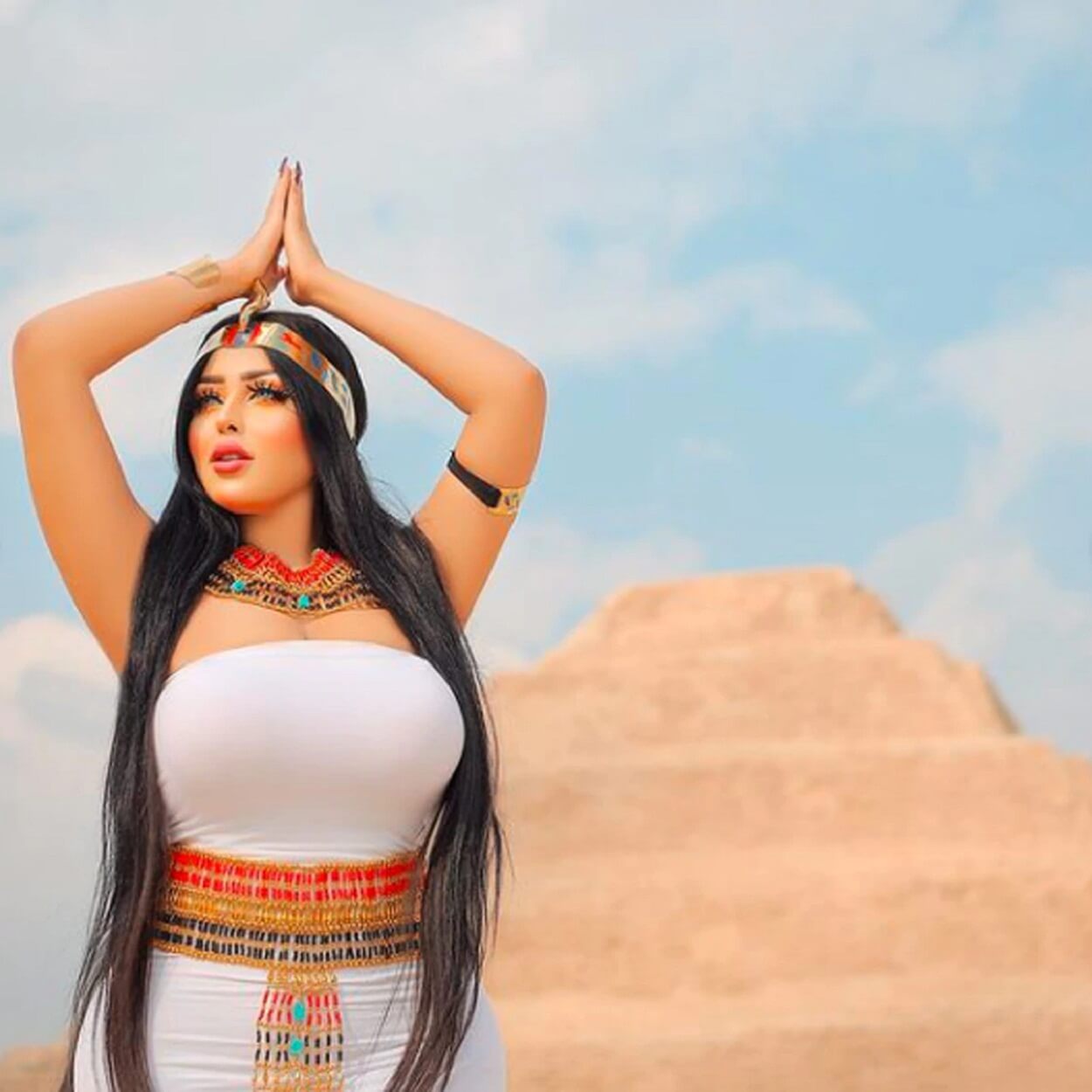 Model made 'sexy' photoshoot near pyramid in Egypt, photographer arrested