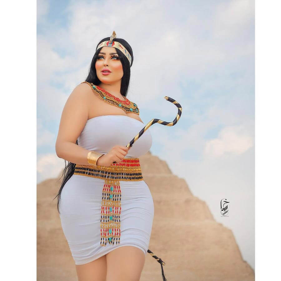 Model made 'sexy' photoshoot near pyramid in Egypt, photographer arrested