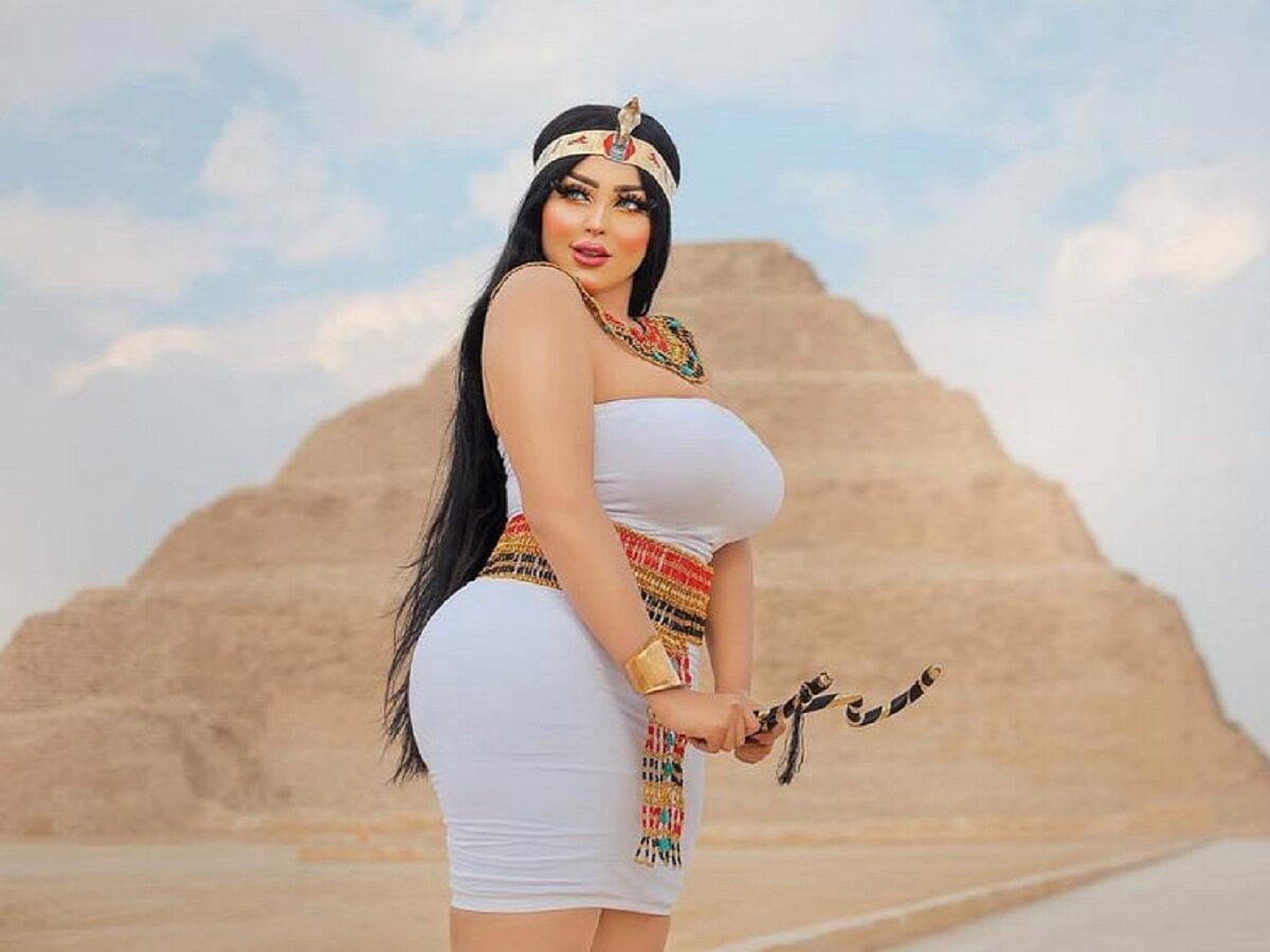 Model made 'sexy' photoshoot near pyramid in Egypt, photographer arrested