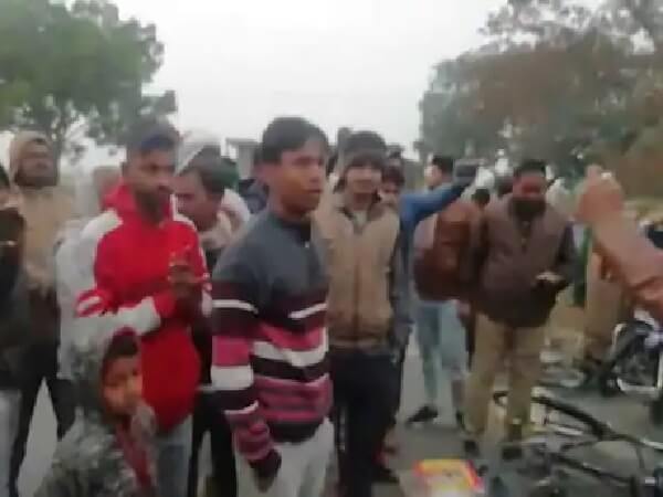 UP Big News : Truck crushed students going to study in Mahoba, two killed