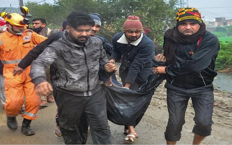 Ghaziabad cremation accident : FIR on 4, including EO-JE and contractor, number of dead 25