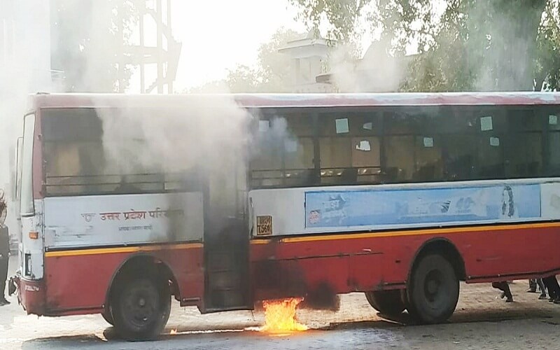 Fire caused by roadways bus in Banda, passengers landed and saved their lives