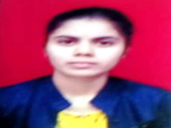 Inter girl student hanged in Banderu of Banda, serious allegations on school operators