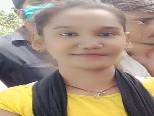 girl student commited suicide in Banda