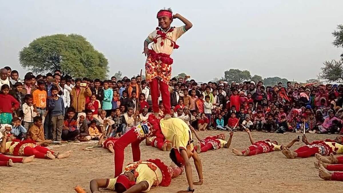 participants performed vigorously in Diwari dance competition in Banda