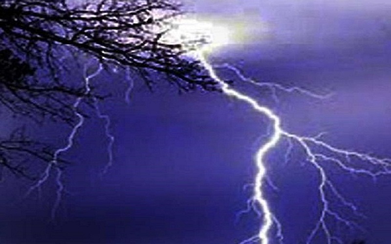 Three including husband and wife died due to lightning in Sitapur, condition of 8 critical