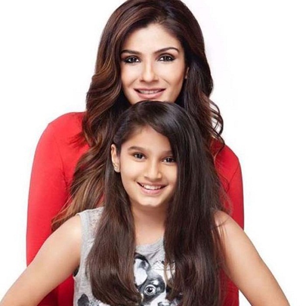 मां रवीना टंडन से खूबसूरती में कम नहीं हैं उनकी बेटी राशा, मुंबई में दोनों साथ आईं नजर