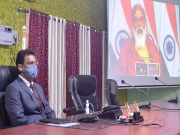 Youth heard PM Modi's address at Banda Collectorate
