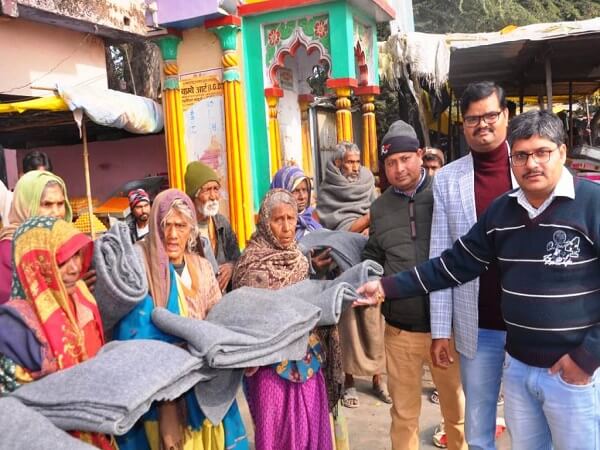 Blanket distribution to poor in Banda