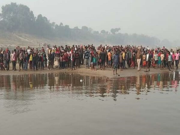 Update-breaking news : 18 drowned due to boat capsize in Ganga river in Mirzapur, all safe