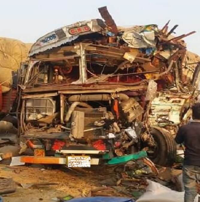 Horrific accident in Banda : 3 people trapped in truck cabins, one dead-two serious