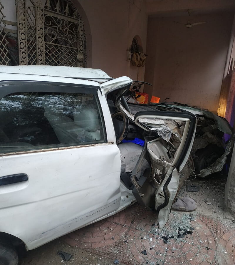 high-speed car broke into house of Banda just after, one injured seriously