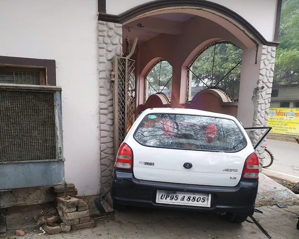 high-speed car broke into house of Banda just after, one injured seriously