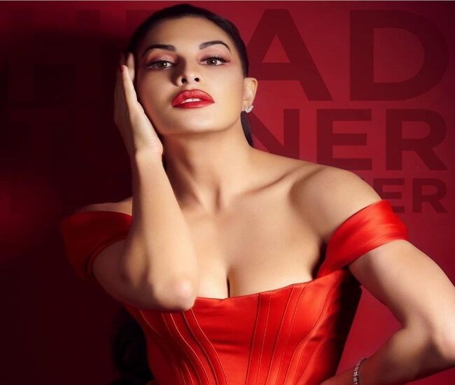 actress Jacqueline Fernandez's Bold-hot photos in red and black color dress go viral