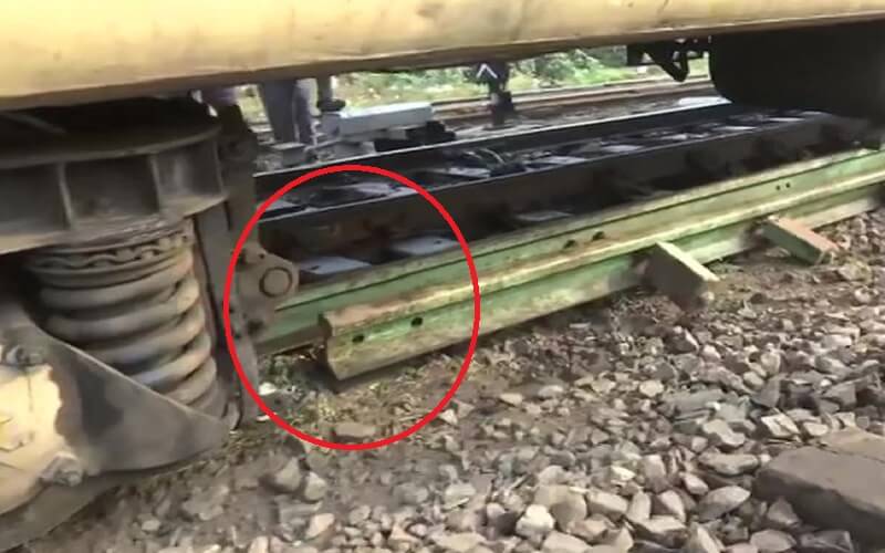 Big train accident postponed in Lucknow, two coaches of Martyr Express derailed