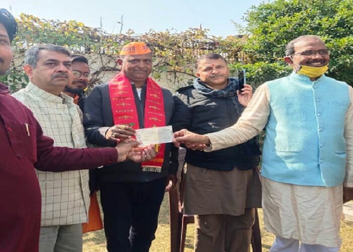 BJP leader Dalpat Singh gave 11 lakh 11 thousand to build Ram temple in Banda