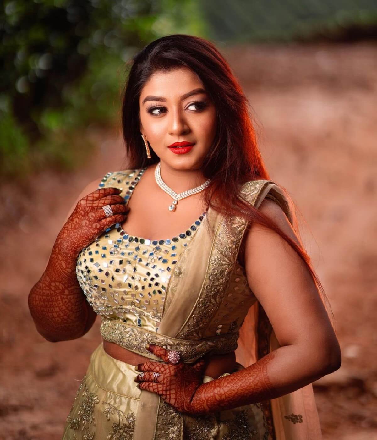 Sizzling avatar of Tamil actress Rema Ashok cast shadow on social media