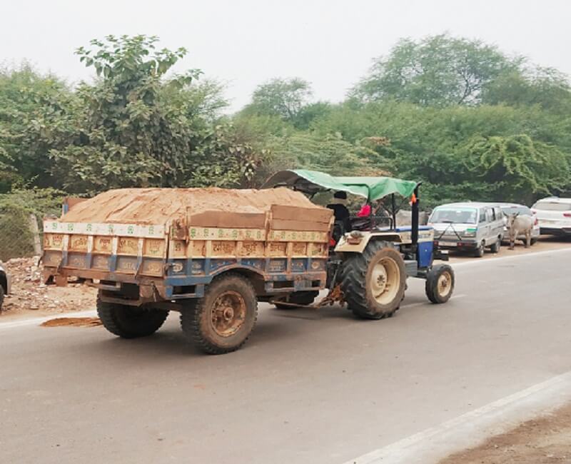 Illegal mining from tractors in seized mine in Banda