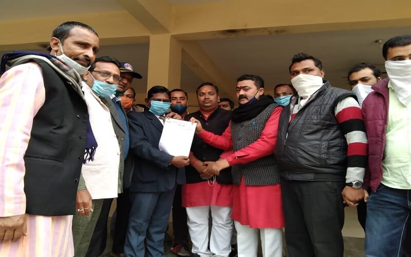 Banda business division raised demand for repair of under bridge demolished road
