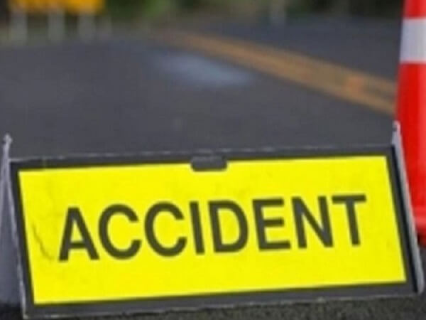 Accident in Banda, four injured including father and son due to collision of car-Scorpio