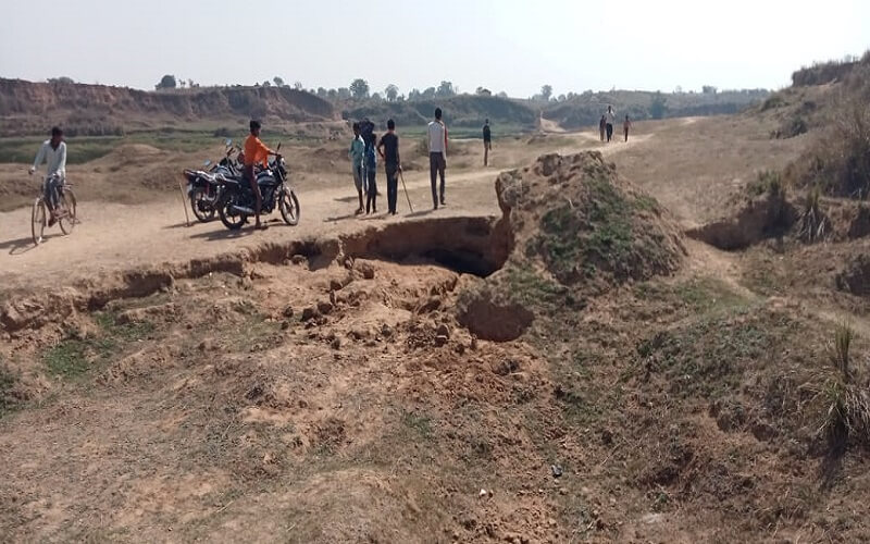 GIC 10th student dies due to collapsing mound in Banda, 3 companions also buried