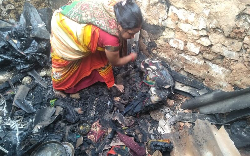 fire in house in Kanpur entire household burnt to ashes
