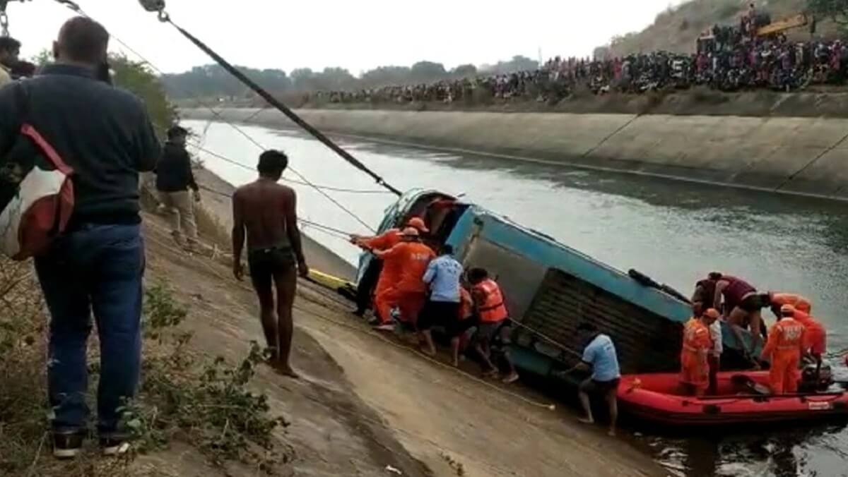 Bus filled with passengers who fell in canal at MP Sidhi 34 dead bodies founded 