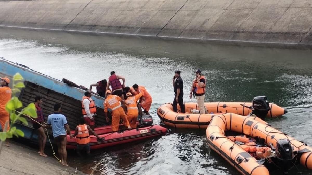 Update : 47 bodies founded in bus accident of nursing students falling in canal in MadhyaPradesh Sidhi 