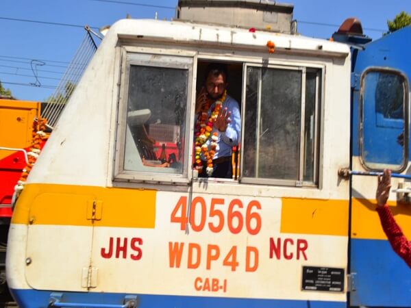 Special train news : new train reached Banda on first day, it became easy to go to Madhya Pradesh, Bihar-Surat