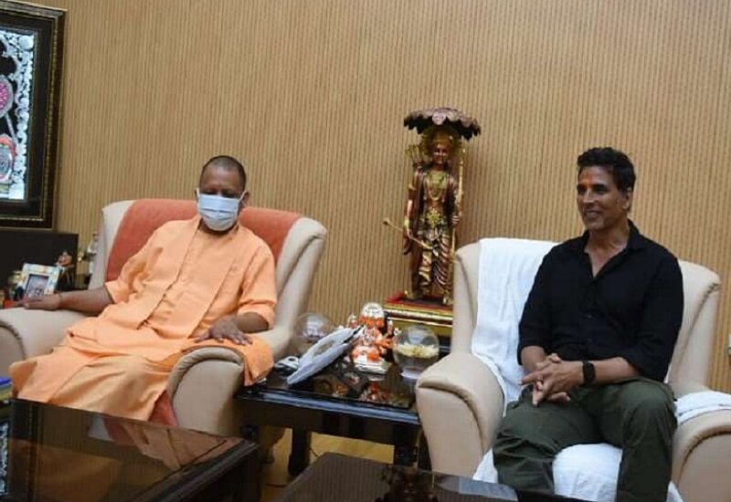 Movie Ramsetu : Actor Akshay-actress Jacqueline meets CM Yogi at Ramlala's court