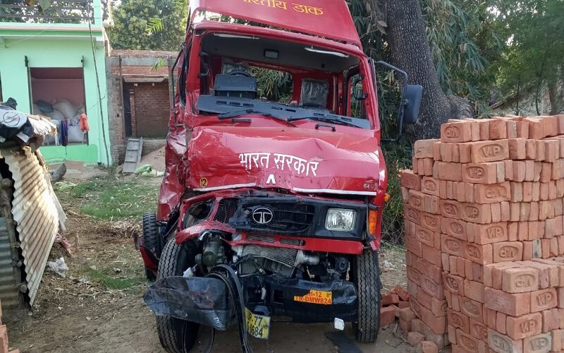 Accident in Banda three injured in roadways bus and postal parcel train