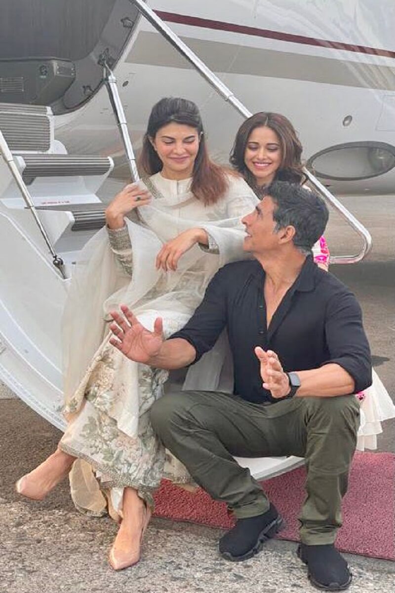 Akshay Kumar reached Lucknow, along with Jacqueline and Nusrat