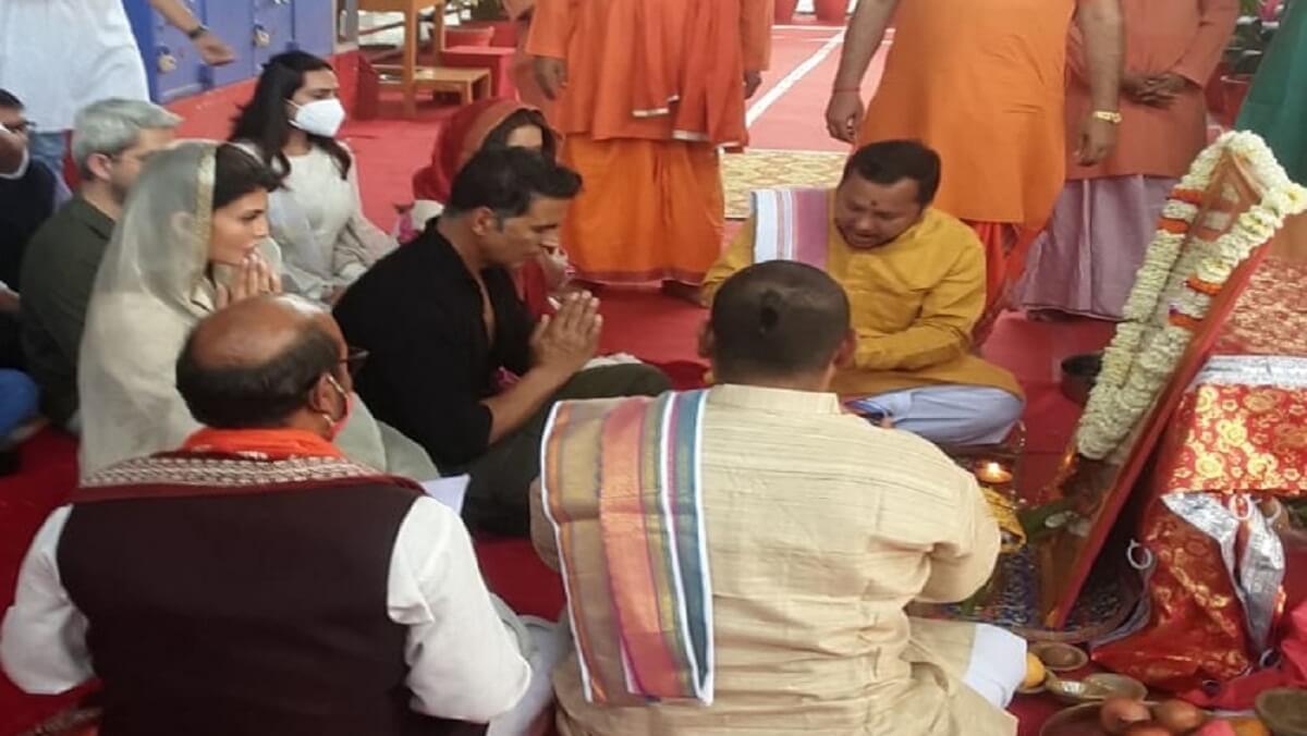 Movie Ramsetu : Actor Akshay-actress Jacqueline meets CM Yogi at Ramlala's court