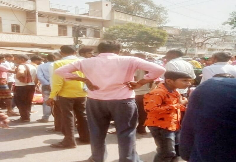Family members put body on road in Banda, sought compensation by jamming
