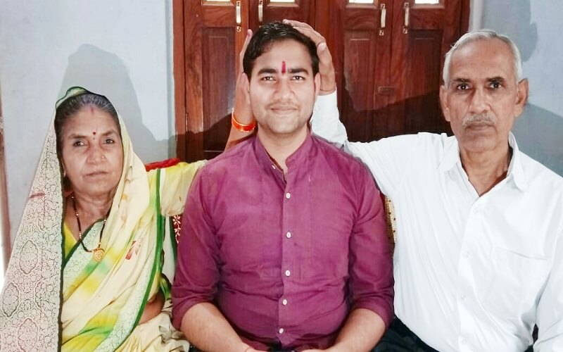 Banda's son Anoop brightens his name in IIT, ranks 221st in country