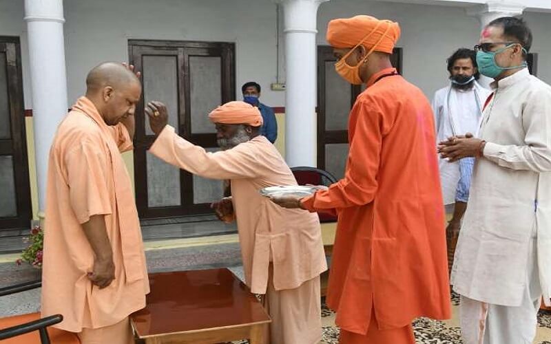 UP : Chief Minister Yogi CM Yogi wishes people of state a happy Holi