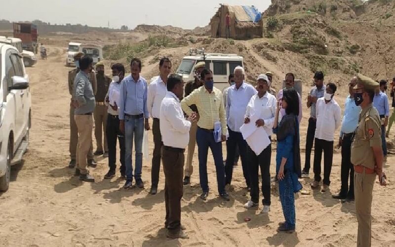 Big news : Strong action on illegal mining in Banda,  cancellation of lease , recovery and FIR too