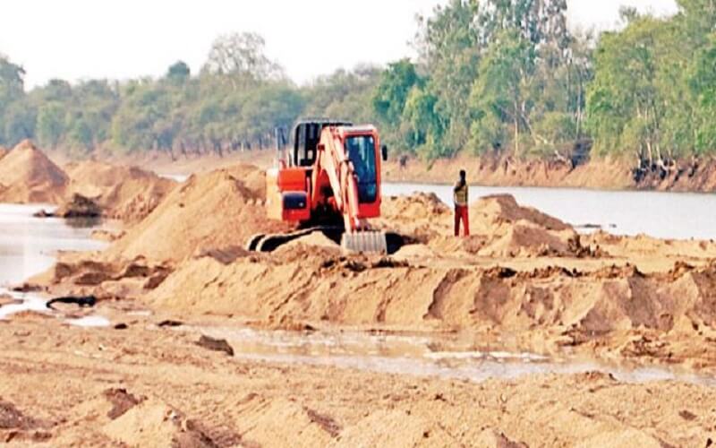 Big news : Strong action on illegal mining in Banda,  cancellation of lease , recovery and FIR too