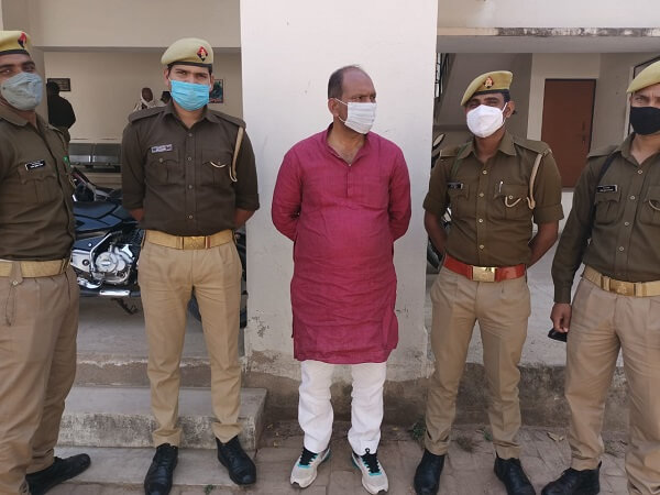 Big action by Banda police, gangster accused Phool Mishra arrested