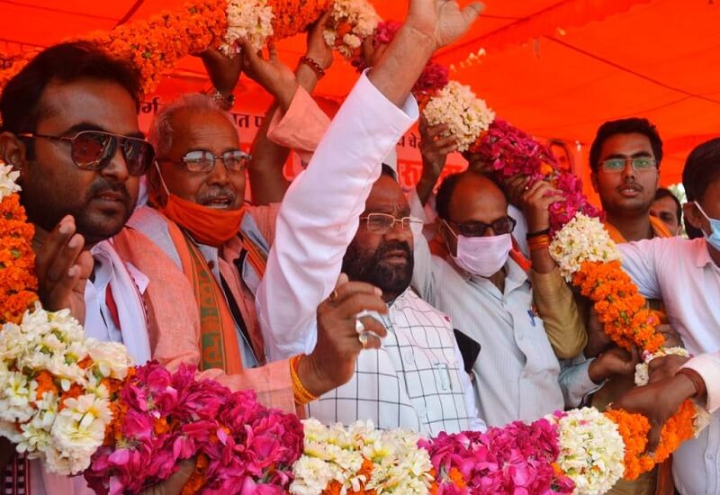 Cabinet Minister Swami Prasad Maurya said in Banda, earlier only red hats used to get bicycles